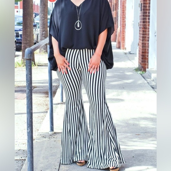 ANDREE BY UNIT Pants - NWT Andree by unit boutique Fab & Fun Striped Pants - Black/Ivory size 1X